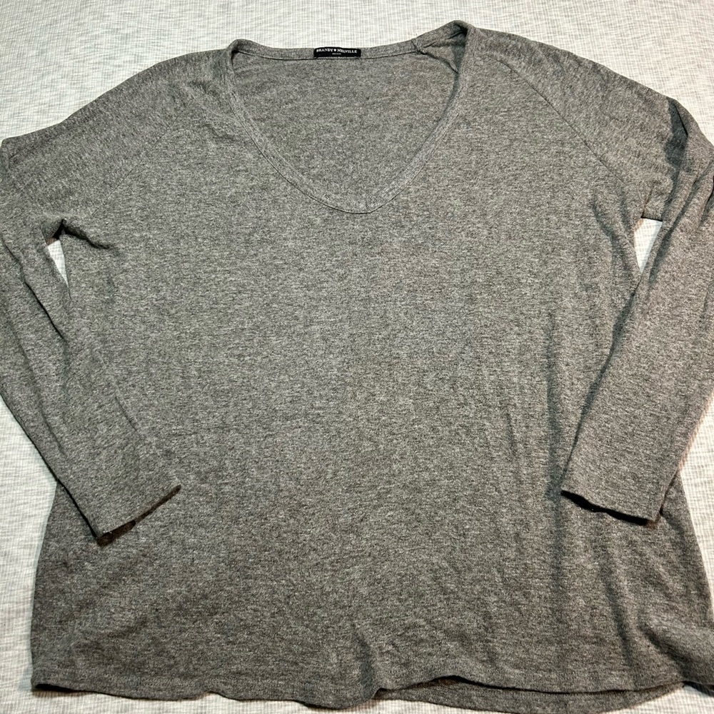 BRANDY MELVILLE long Sleeve Shirt Women’s One Size Grey Heather V‎ Neck Soft